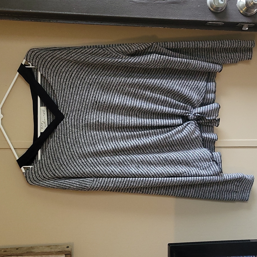 Vintage Havana size small black and gray shirt